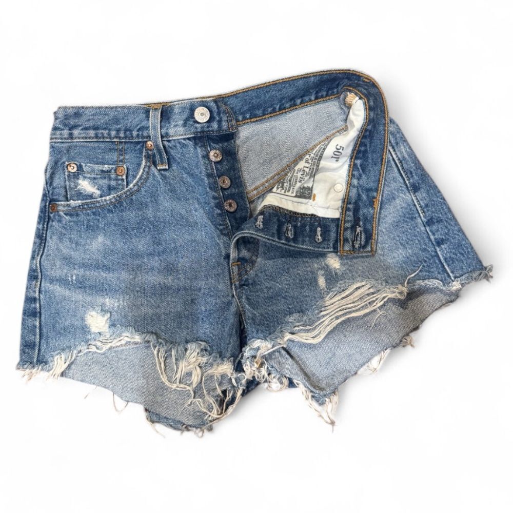 LEVI’S 501 Shorts 25 distressed